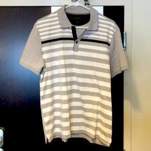 Banana Republic Luxury Touch Men M button down Tee